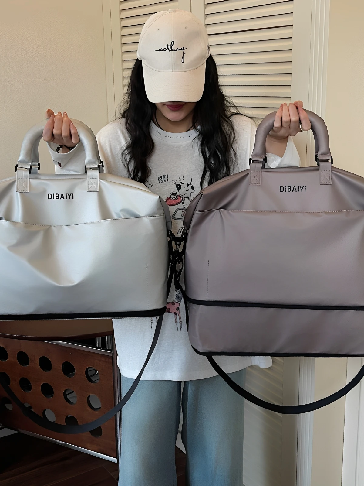 lightweight-large-capacity-waterproof-handbag-travel-bag-women's-short-trip-luggage-bag-fashionable-sporty-print-youth-travel
