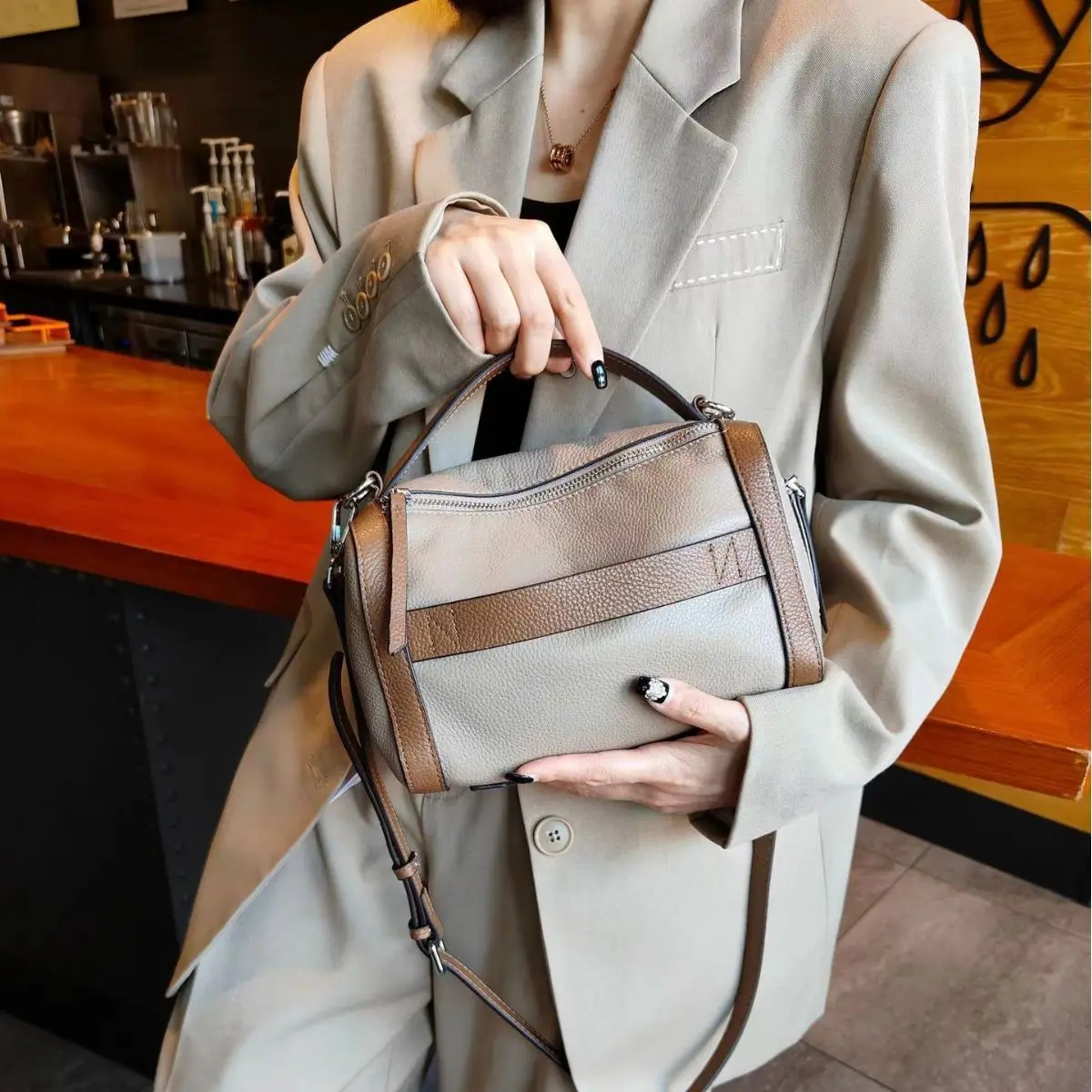 

Luxury Brand 2024 Leather Handbag Vintage Boston Bag Casual Crossbody Leather Women's Purses And Handbags