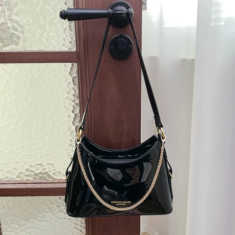 

Unique Designer Messenger Bag With Letter Logo Crossbody Handbag Women Trendy Fashionable Large Capacity Simple