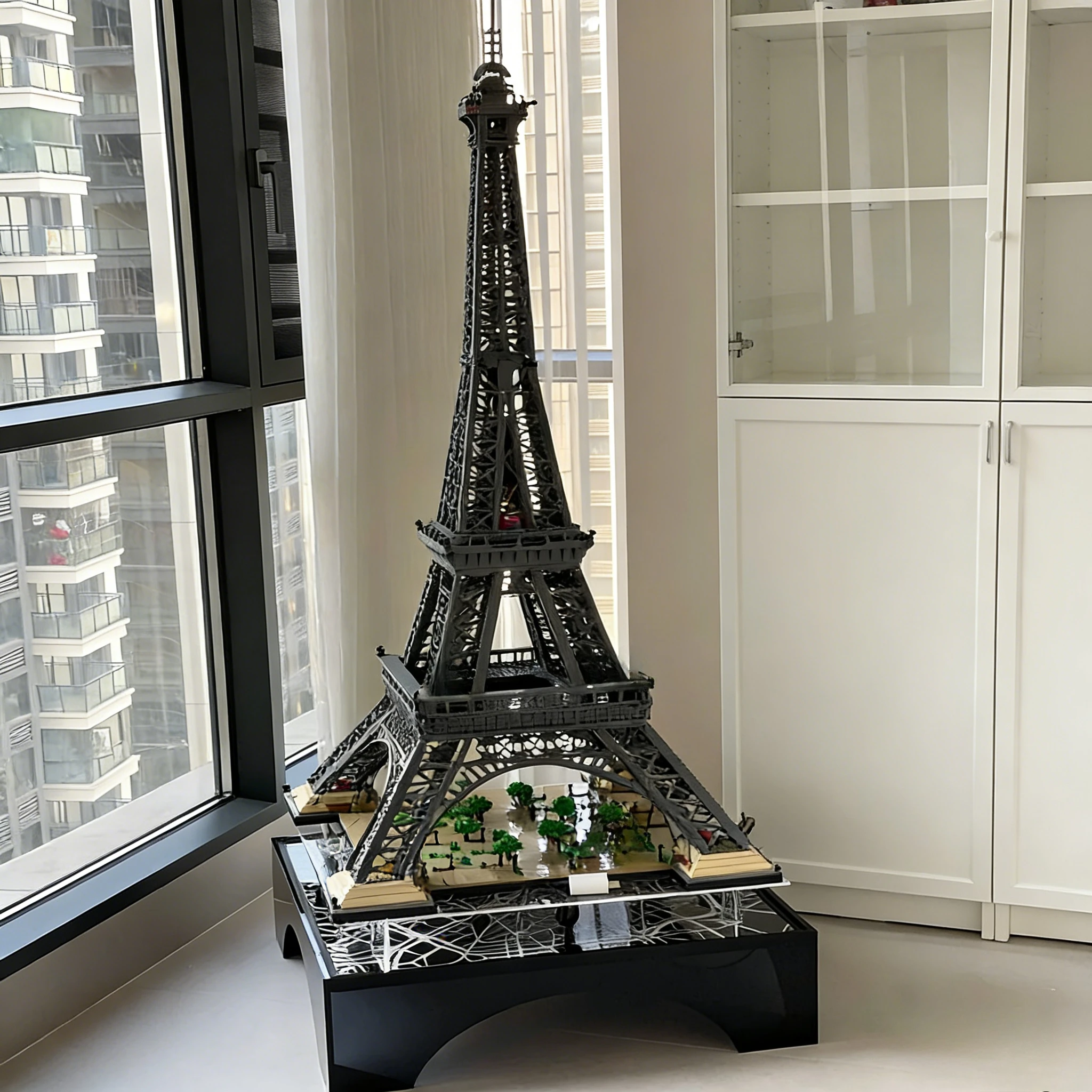 IN STOCK 10001pcs ICONS 10307 Eiffel Tower Paris World Famous Architecture Christmas Gift，Not Compatible with Legoed,10001pcs.