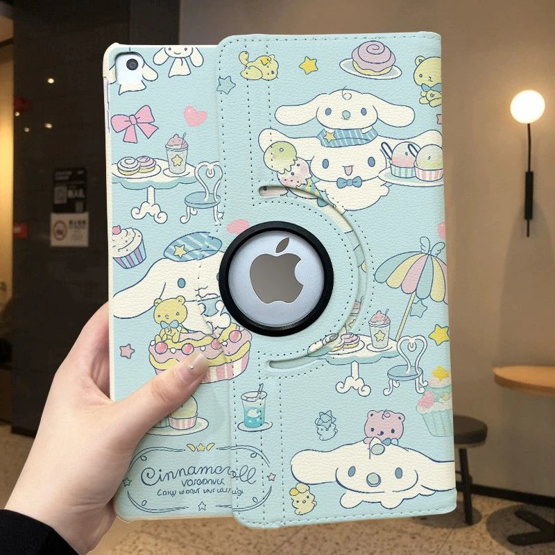 حافظة جلدية دوارة 360 درجة من Sanrio Cinnamoroll Kawaii حافظة لجهاز ipad 2025 مقاس 11 بوصة Air 7/6 Hyernate Wake 10.2 ipad حافظة واقية