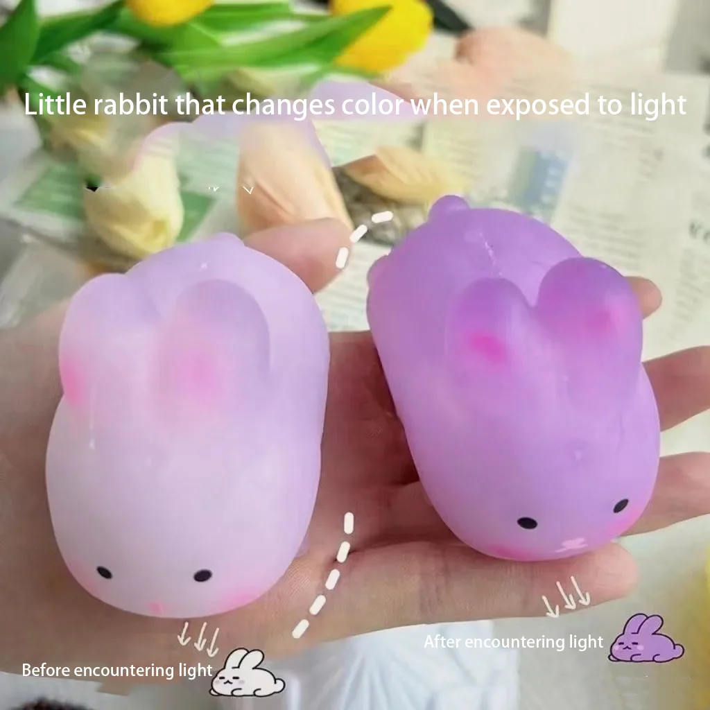 This is a stress relief toy for adults and children, which changes color when exposed to light and helps alleviate anxiety