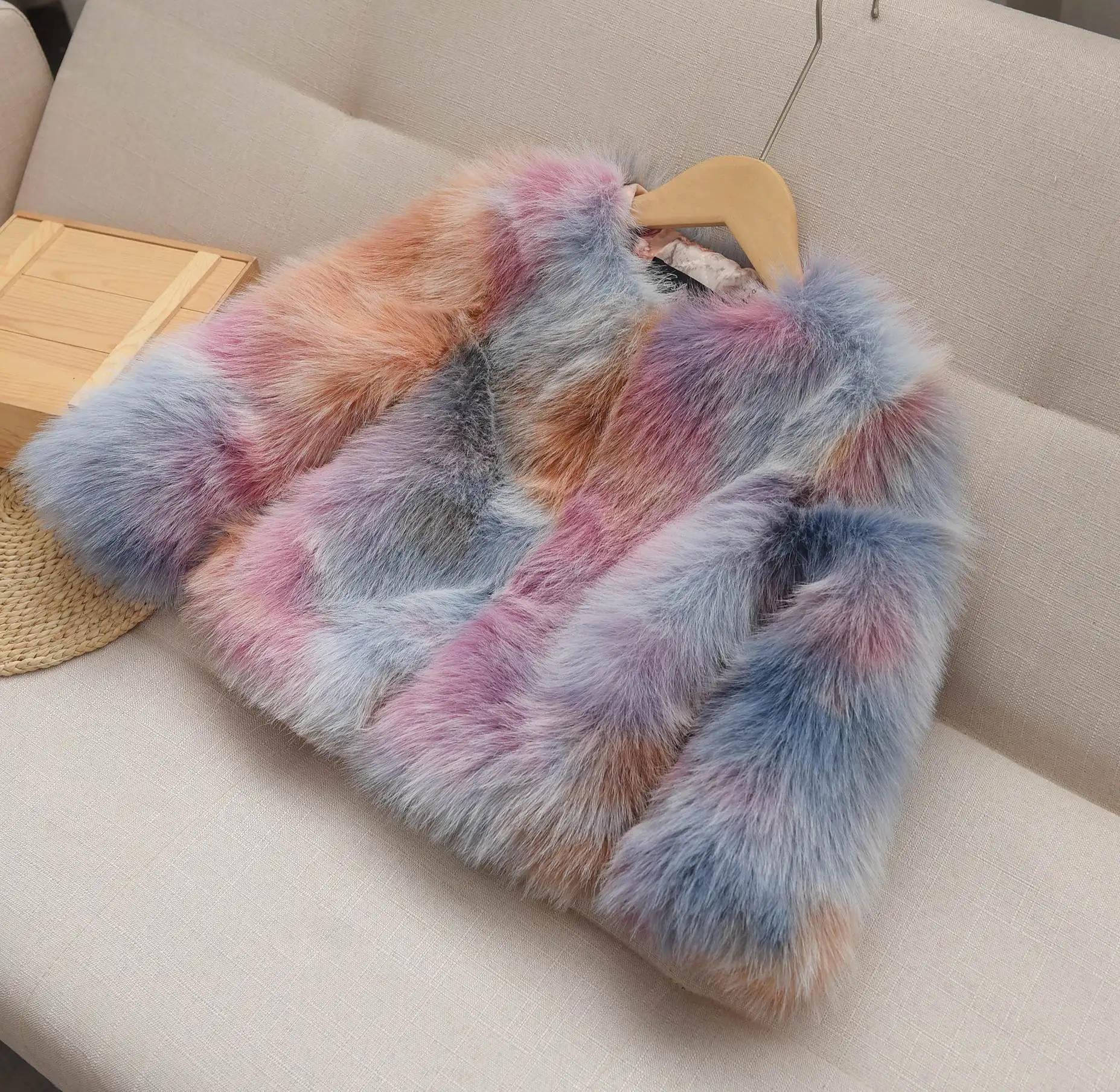 2024 Winter Woven Spray Painted Patchwork Faux Fur Coat for Girls Short Round Neck Patchwork Fashion Fur Coat