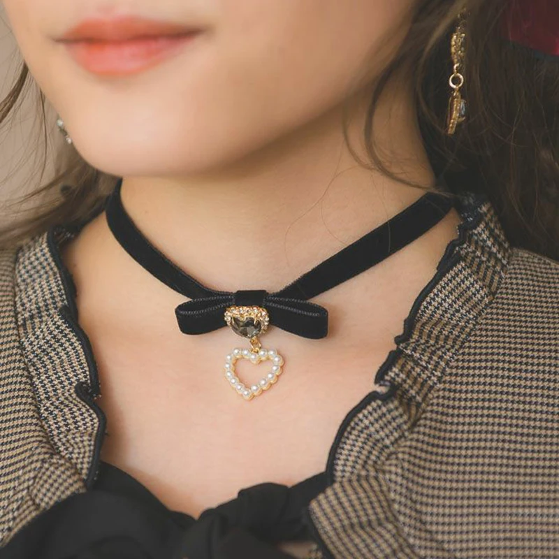 Lolita Chic Black Choker Women's Accessories Subtle Velvet Bow Heart Shape Rhinestone Pendant Cute Necklace