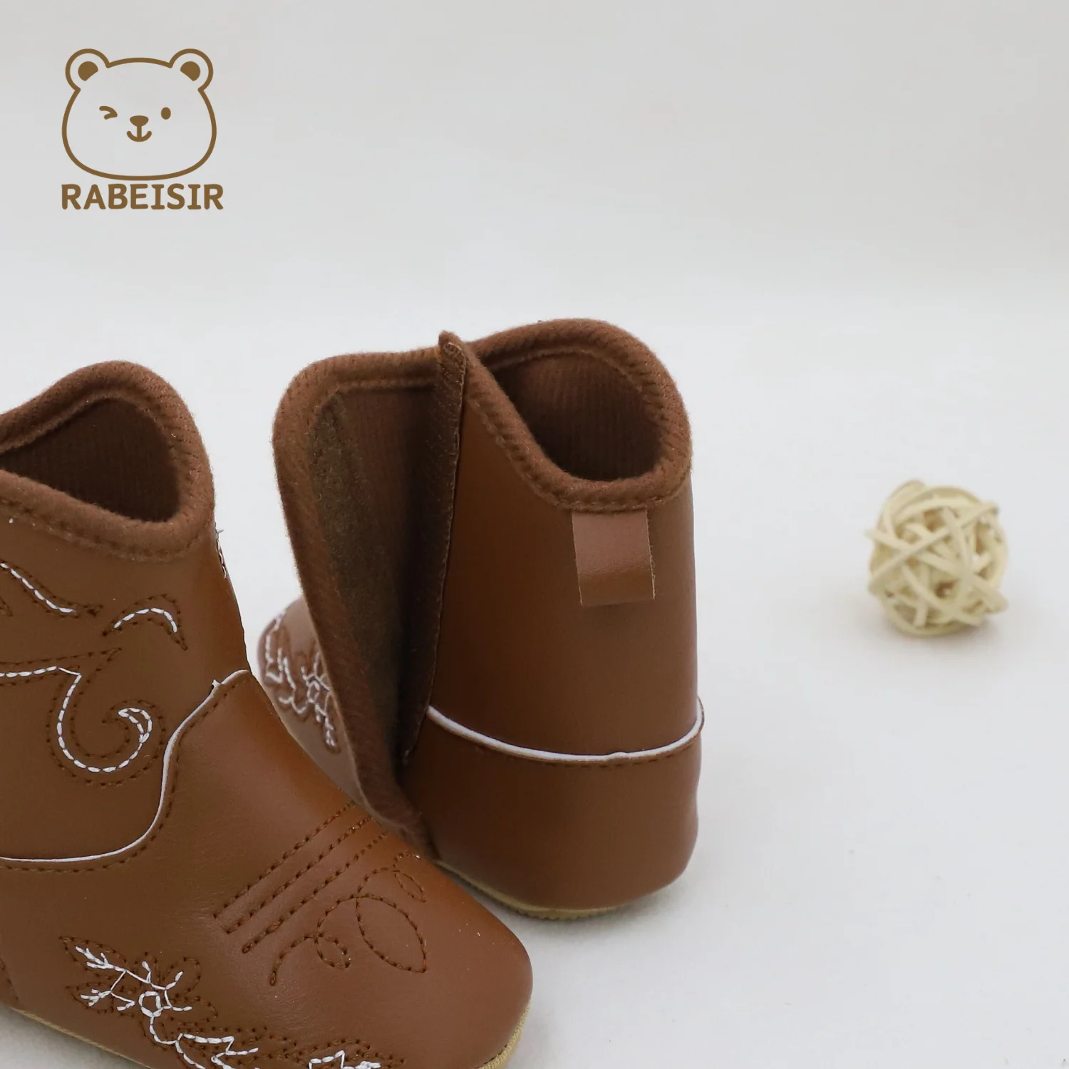 أحذية أطفال للخريف والشتاء، مضادة للانزلاق ومضادة للسقوط، للأطفال من عمر 0 إلى 1 سنة ونصف سنة، قديمة وأنيقة