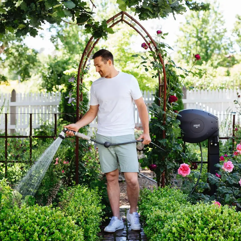 Enrouleur de tuyau de jardin rétractable mural, buse de pulvérisation à 8 motifs, tuyau stabilisé UV sans nœud, 82 pieds