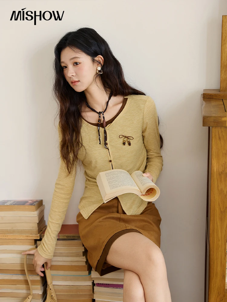 

MISHOW Fake Two Knitted Base Tops for Women Autumn 2025 Twisted Scoop Neck Bow Decoration Top Thin Casual Sweaters MXE47Z2493