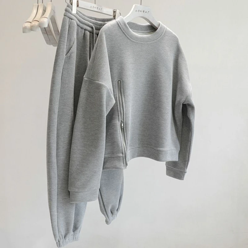 플러시 투피스 세트 여성 패션 풀오버 스웨트셔츠 지퍼 디자인과 조거 팬츠 스포츠 캐주얼 심플 세트 겨울 트렌드