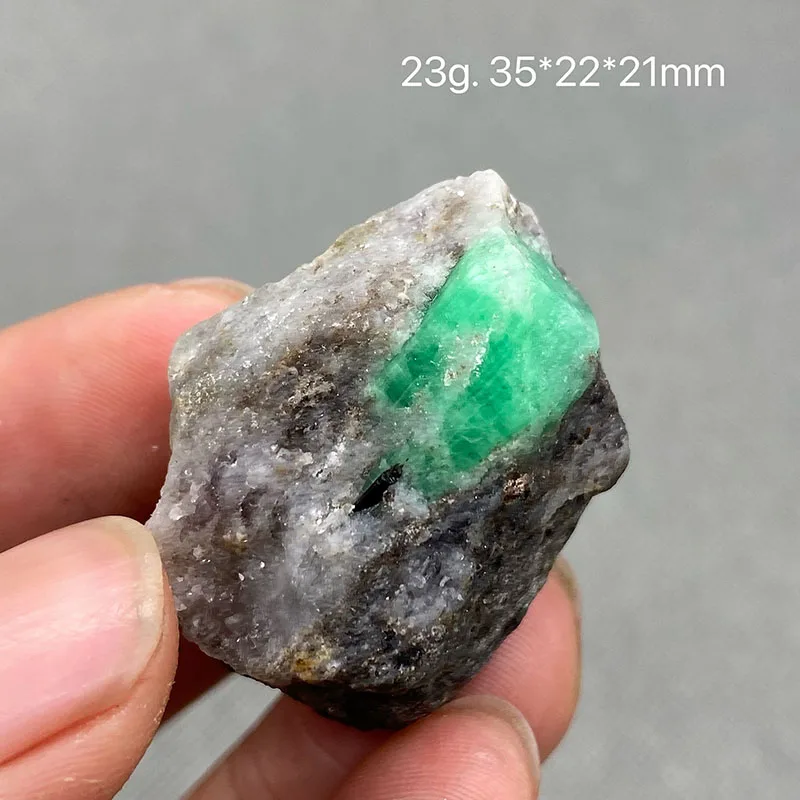 

100% Natural green emerald mineral gem-grade crystal specimens stones and crystals quartz crystals