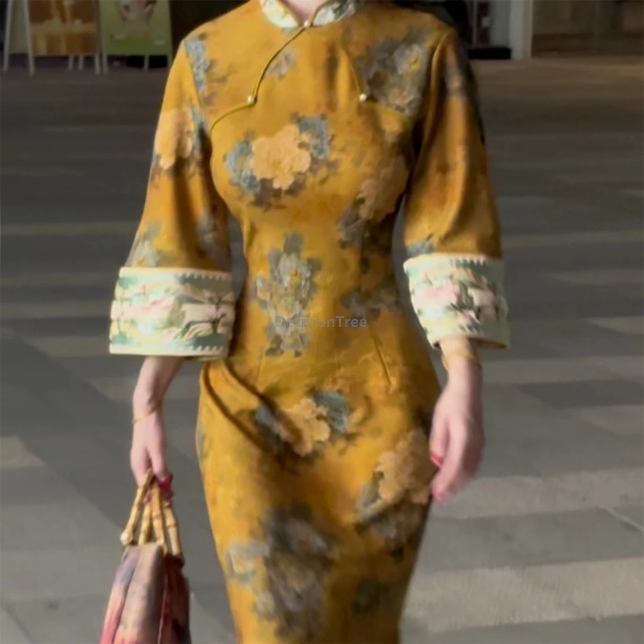 Luxury Autumn Winter Retro Embroidered Modified Qipao Women Slimming Dress With Chinese Style Big Cuffs Qipao