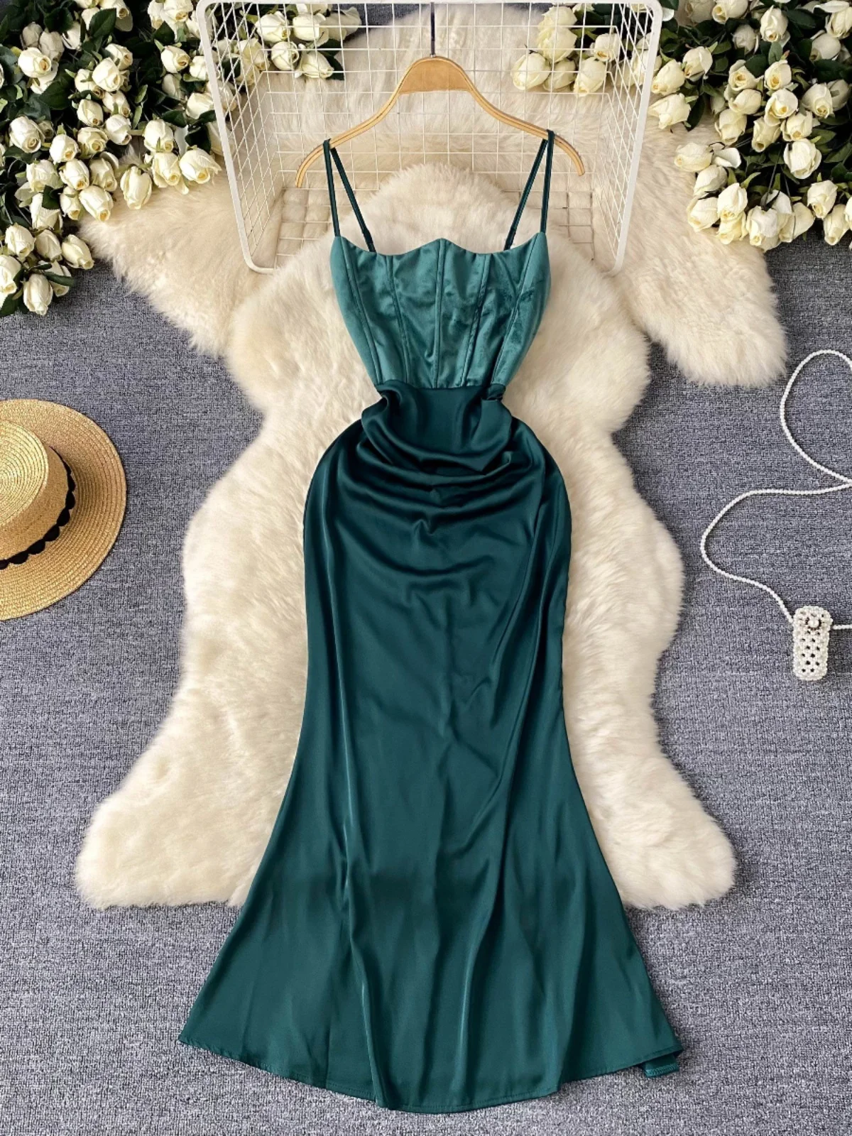 우아한 새틴 랩 드레스 여성의 세련된 백리스 피쉬본 슬리밍 스트랩 모든 계절을위한 중간 길이 한국 스타일 a 라인 드레스