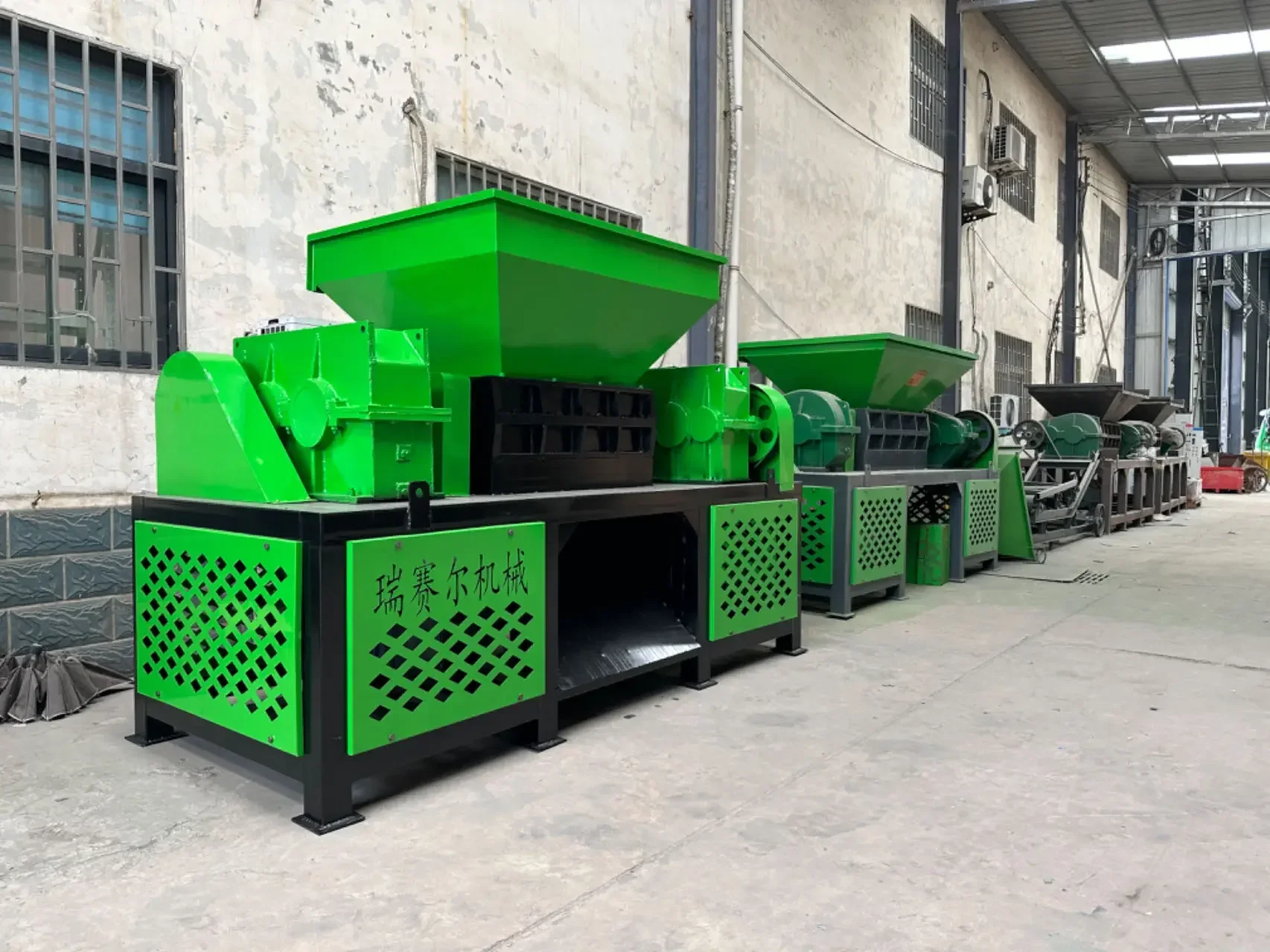 Rubber scrap Double Shaft shredder machine Automatic Car Tire Recycling Machine