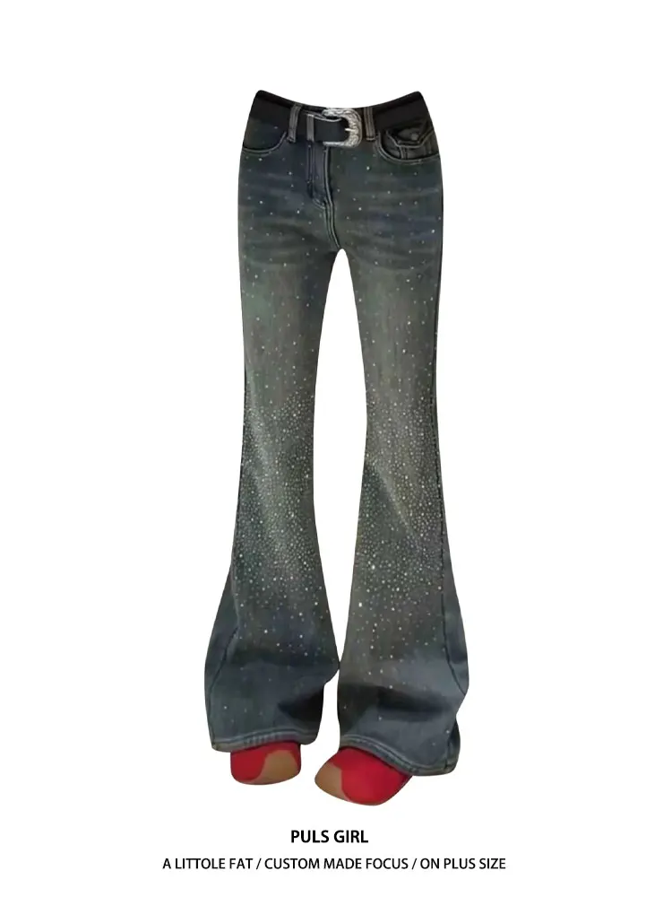 

Джинсы женские больших размеров в американском ретро-стиле, с эффектом потертости, со стразами в виде звезд, слегка расклешенные, с высокой талией, повседневные, для стройности фигуры