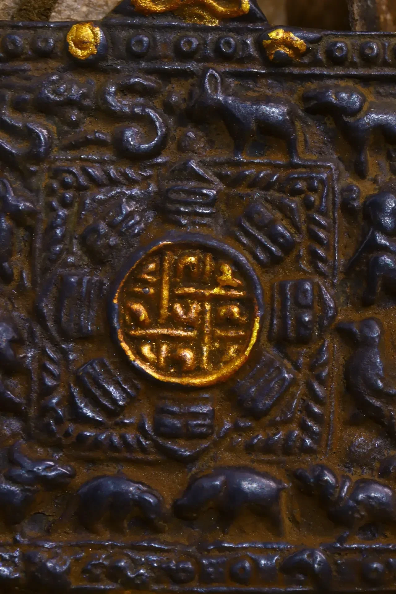 

3"Tibetan Temple Collection Old Bronze Cinnabar Painted Nine Palaces Eight Trigrams Amulet Pendant Dharma Town house