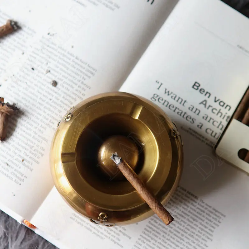

Light Luxury Brass Ashtray Retro Magnifying Glass Shape Ornaments Living Room Desktop Creative Relief Ash Tray Home Decoration