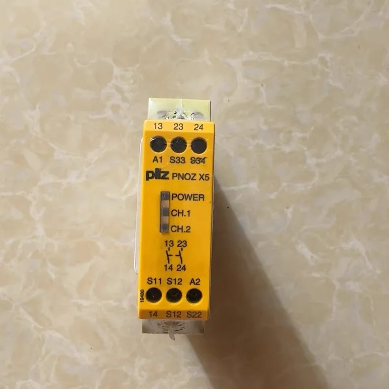 Free Shipping PILZ PNOZ X5.1 774324 24VAC DC PILZ Safety Relay Module Original New Hot Sale