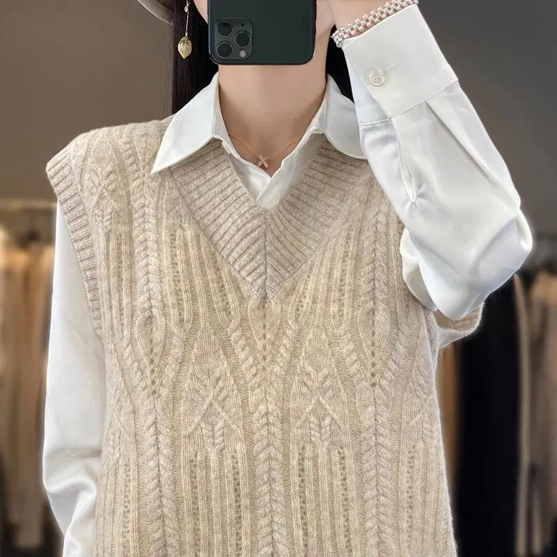 

Slimming Effectiven Oversized Knitted Vest Loose Meat Covering Faionable Sweater Knitted Top V-ne Regular-length Autum...