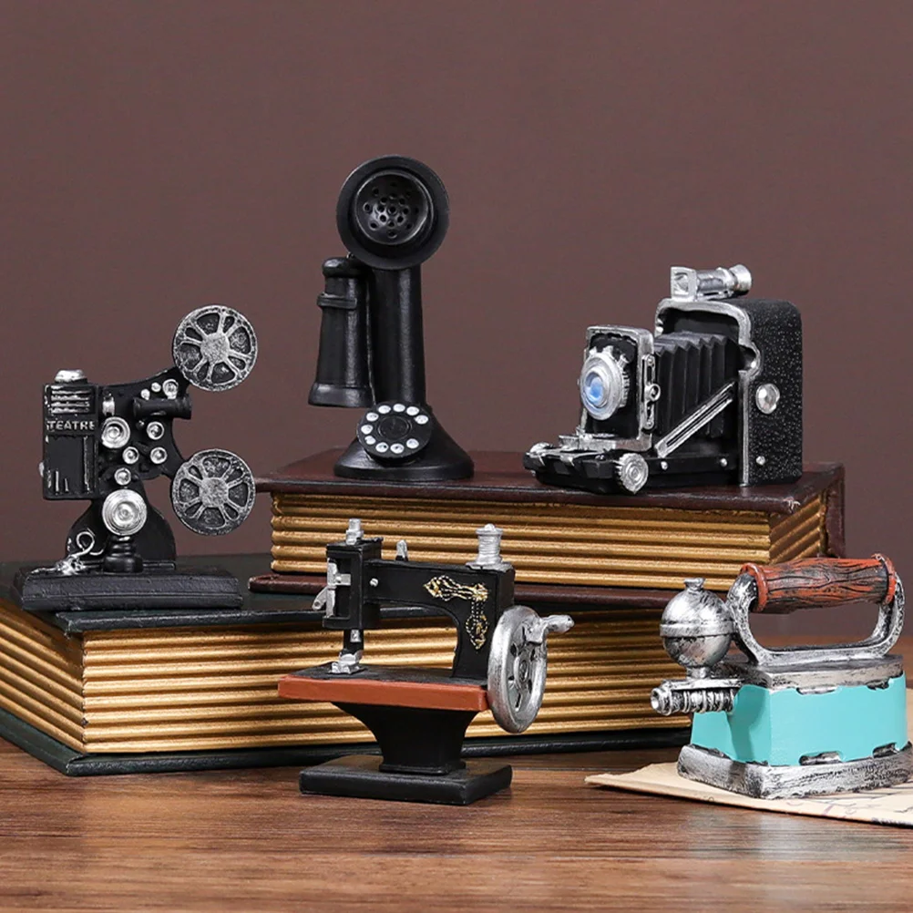 

Vintage Phone Ornaments Telephone Decoration Home Modeling Decorative Telephones Retro Resin Man