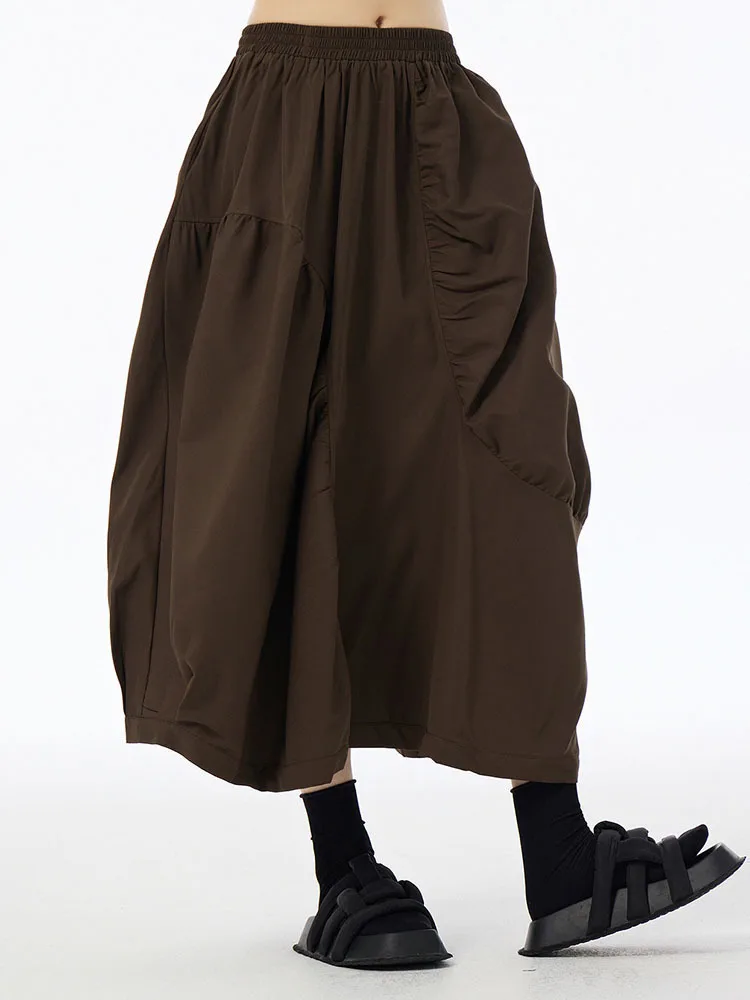 [EAM] High Elastic Waist Coffee Irregular Pleated Casual Midi Half-body Skirt Women Fashion Tide New Spring Autumn 2025 1DH6613