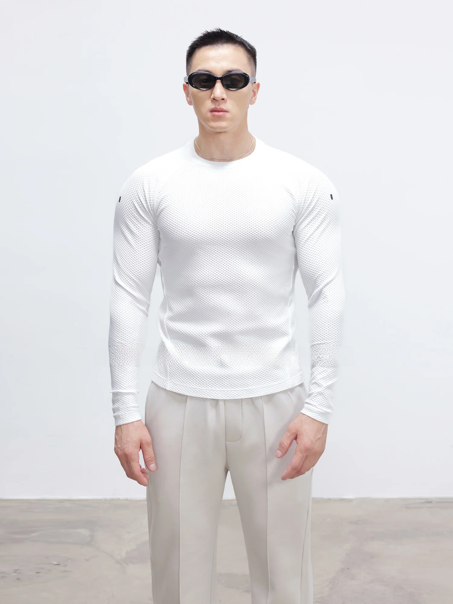 

Мужская облегающая спортивная футболка с длинным рукавом из эластичной сетки для тренировок и занятий в зале осенью, прямой крой