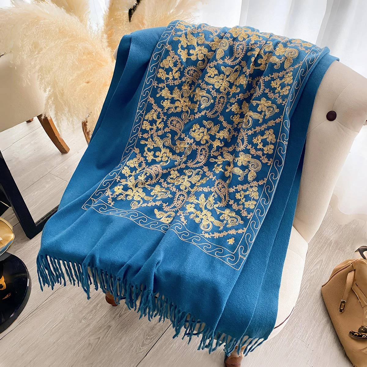Neue Pashmina Kaschmir Mischung Mujer Bufanda Schals Warme Echarpes Sticken Blume Poncho Cape Dicke Warme Poncho Kopftuch Schal – Detail 12