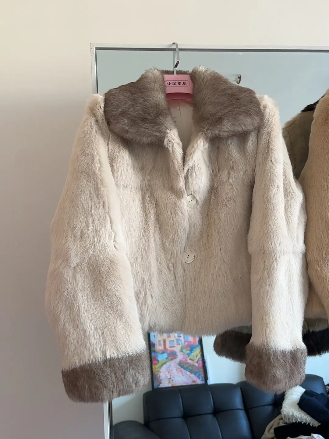 

New Rabbit Fur Lapel Double Tone Slimming Fur Coat for Women