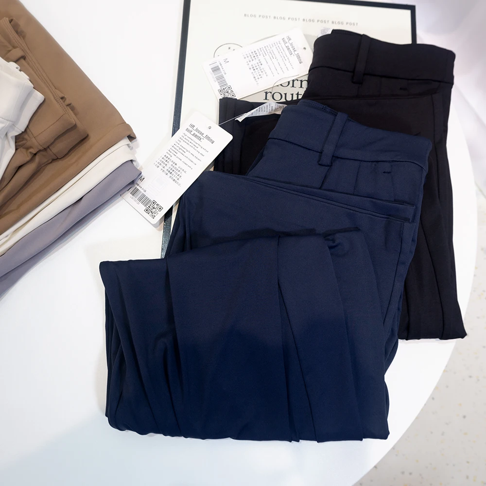Hosen mit Taschen und Falten, angenehm kühlend, vielseitig einsetzbar, weit geschnitten, lange Hose, lässig, gerade geschnitten, mit elastischem Bund. – Detail 10