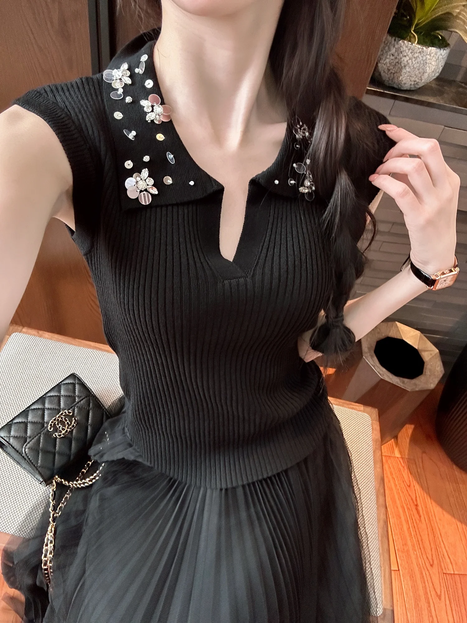 

Black Heavy-duty Beaded Collar Knitwear You See Elegant Detail Fashion Set High Waist Uniform Spring Season V-neck Shirt