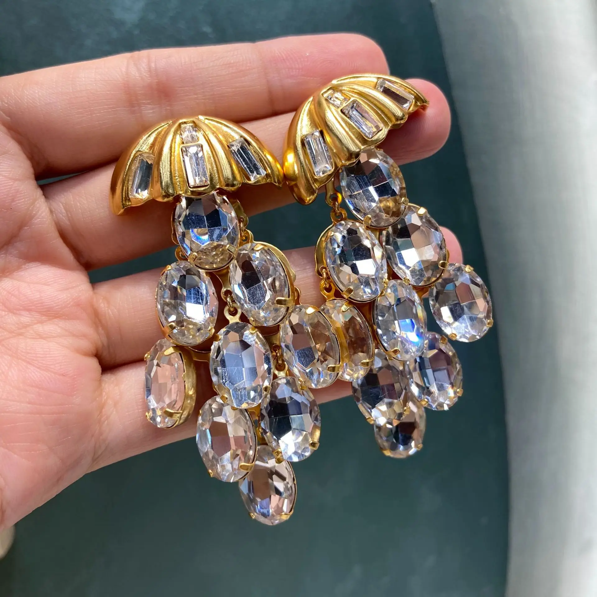 

2025 Women's Retro Premium Crystal Tassel Bunch Stud Earrings Necklace Set Long Ear Accessories Ladies Jewelry Set Banquet Gifts