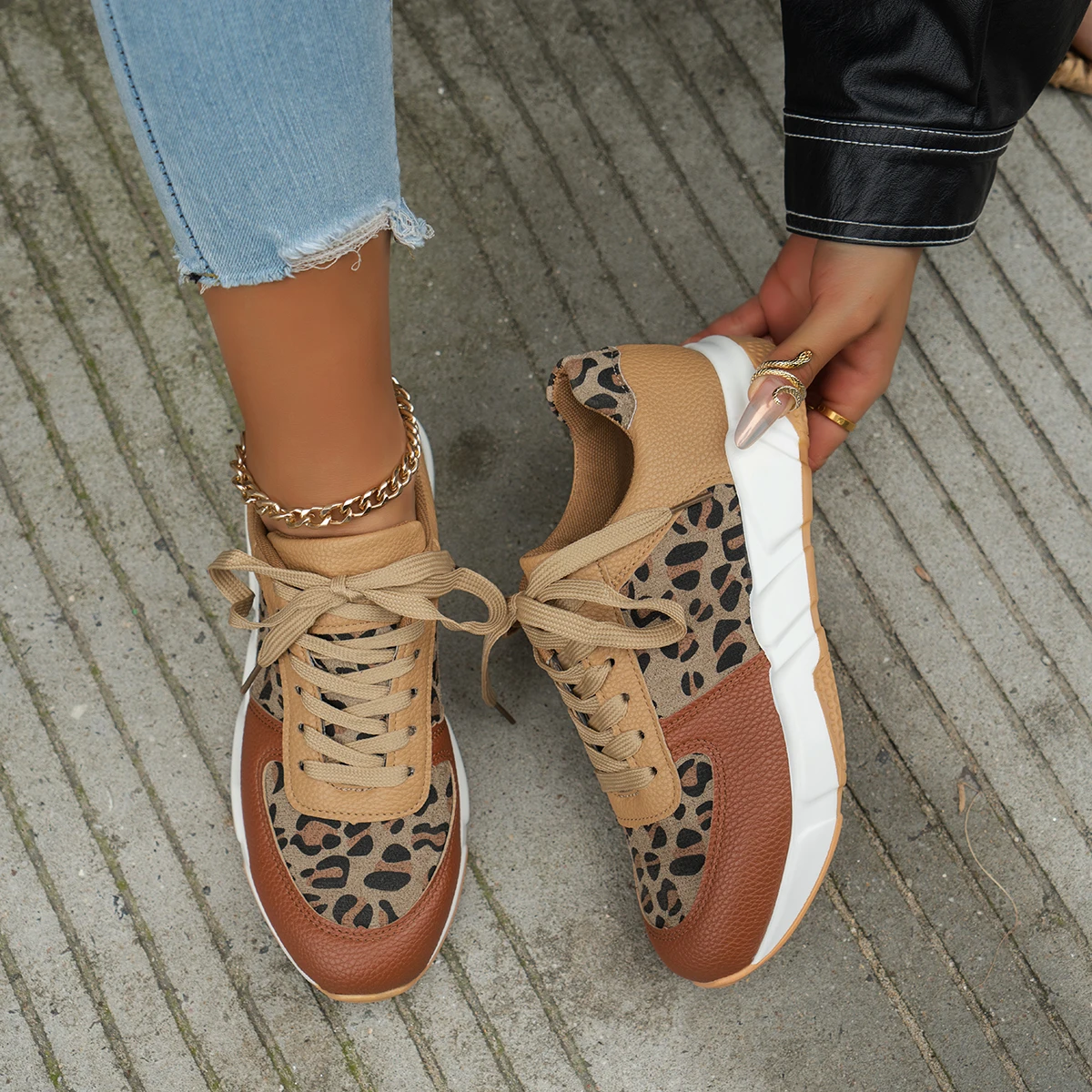 Women Casual Shoes New Thick-soled Round Toe Low-top Shoes Women Leopard Print Cross-large Stitching Lace-up Casual Sneakers