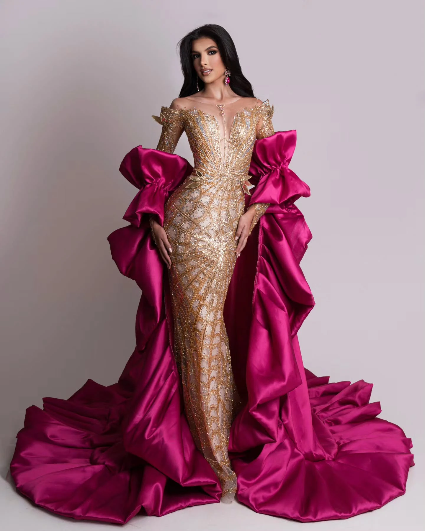 Mantelle di lusso per abito da sera Scialle staccabile con fiocco in raso fucsia, cappotto da ballo con spalle scoperte Abito lungo sovrapposto Manica gonfia