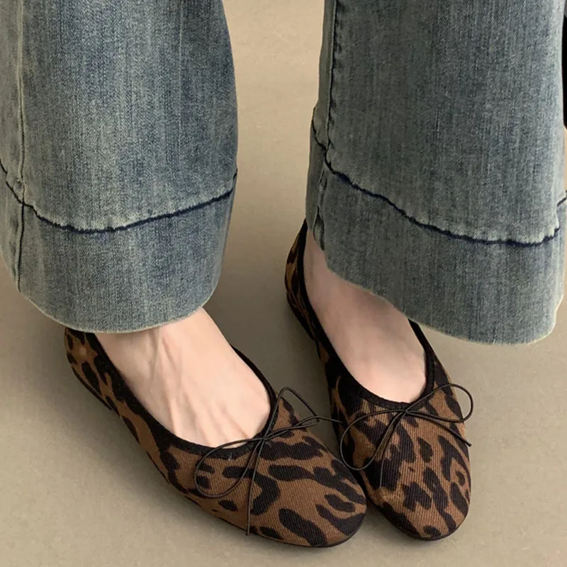 Damskie mieszkania buty 2024 projektant luksusowe nowe modne damskie obcasy buty typu mule pantofle sandały na co dzień kobiece mokasyny Leopard