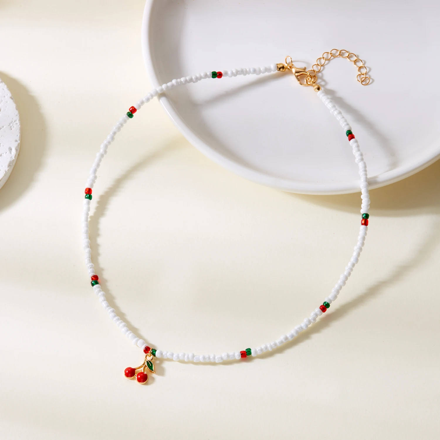 جميل الفراولة قلادة الأرز حبة عقد قصير للنساء الحد الأدنى نجم البحر الكرز المختنق سلسلة الشاطئ مجوهرات الحفلات هدية