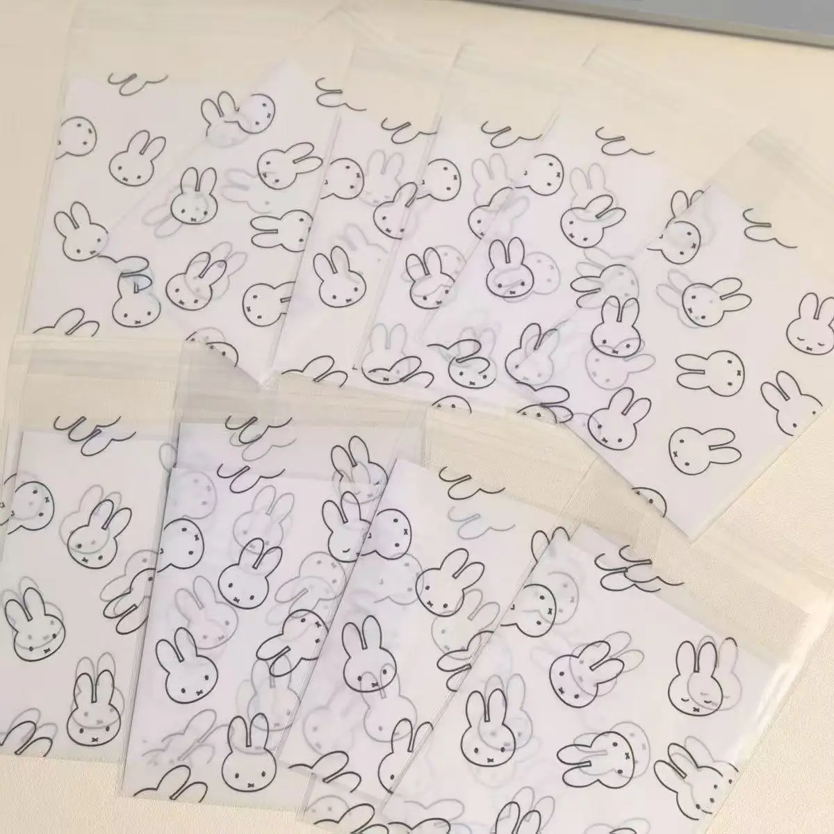 100 sacs auto-adhésifs mignons Miffy Rabbit pour emballage de cadeaux, petites cartes, bijoux et boucles d'oreilles