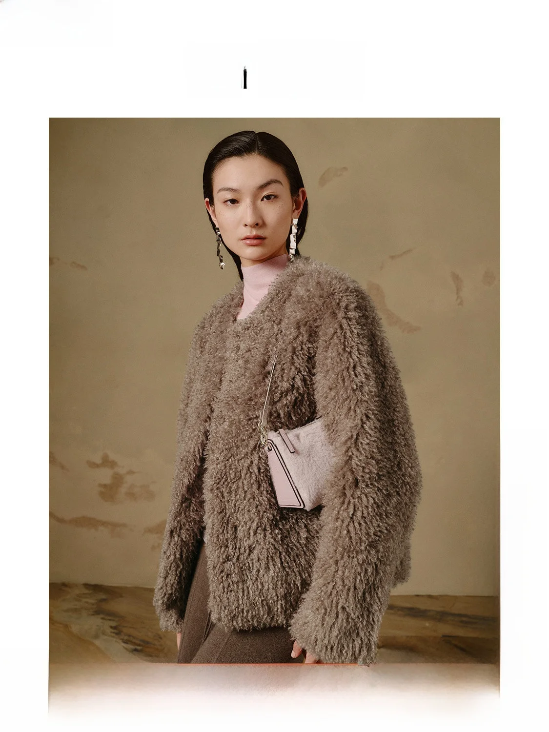 

Теплая и элегантная женская шуба из искусственного меха с круглым вырезом, осенне-зимняя новинка, индивидуальный дизайн, из полиэфирного волокна, короткое пальто