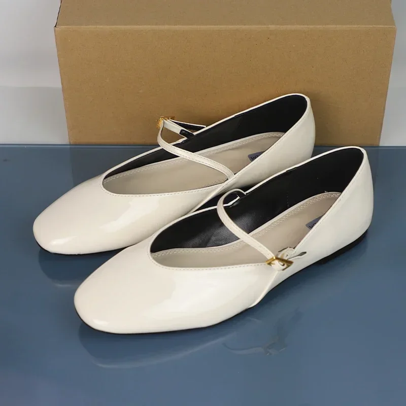 マリージェーン-女性のための快適なウォーキングシューズバックル付きのカジュアルなフラットシューズ大型のバレエシューズ高級デザイナー春2022