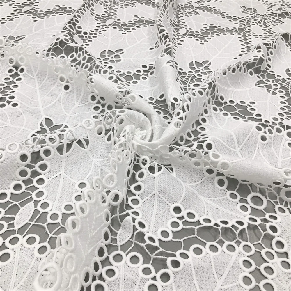 Afrikanischer Spitzenstoff 2026 Hochwertige Spitze Wasserlöslich Bestickt Modisch Weich Weiß/Schwarz Spitzenstoff 5 Yards – Detail 11