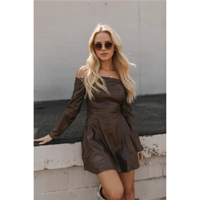

Трансграничная европейская и американская женская одежда, осень 2022, новое элегантное короткое кожаное платье на одно плечо с длинными рукавами