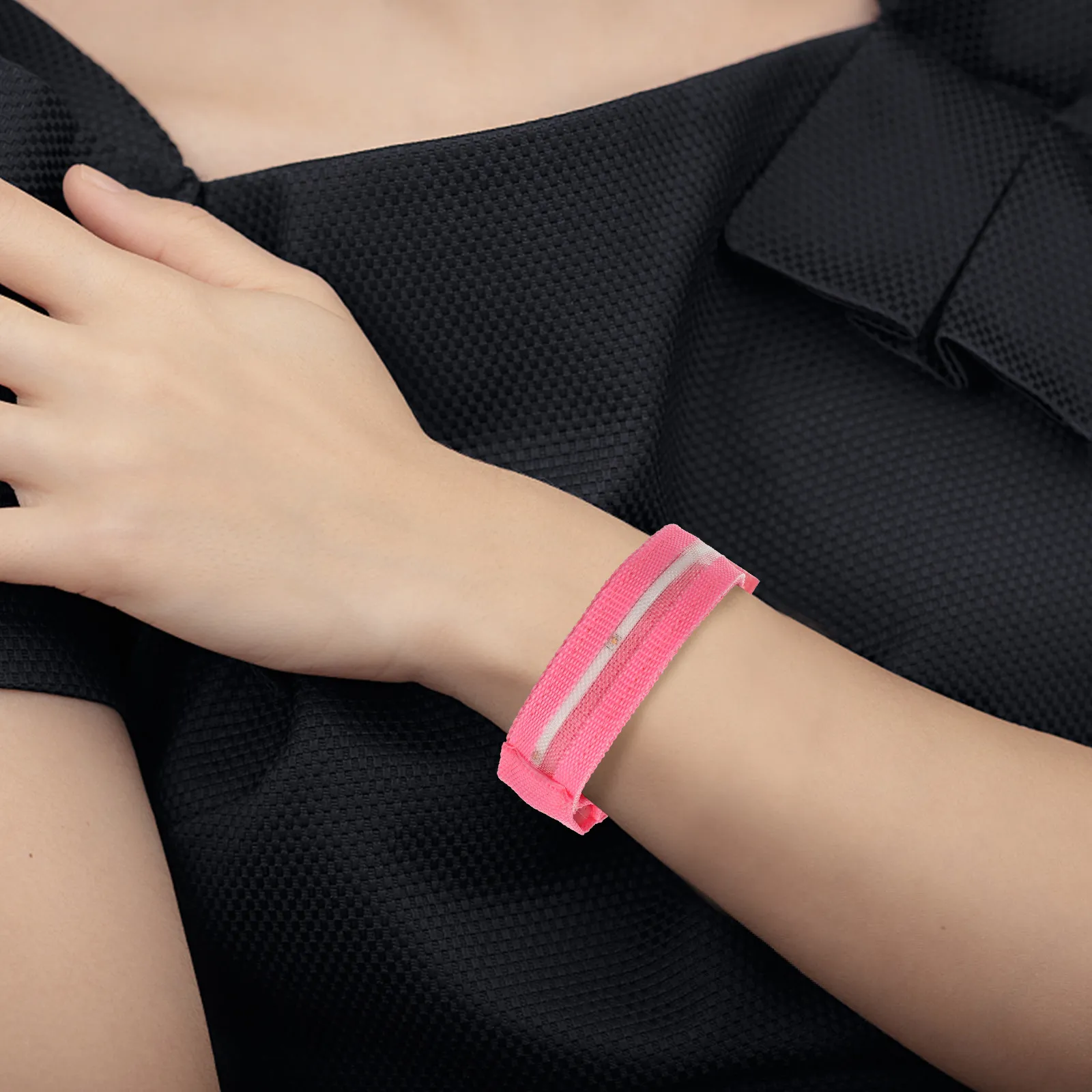 Night Running Armband LED Glowing Arm Strap Bright Visible Luminous Wristband for Cycling Walking Hiking Safety Outdoor