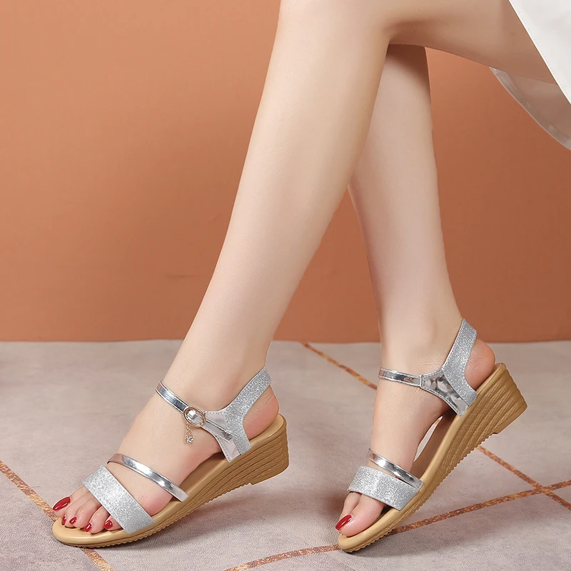 

Летние женские босоножки на танкетке с перекрестным ремешком, удобная нескользящая пляжная обувь, женские повседневные легкие сандалии с ремешком на щиколотке Sandalias Mujer