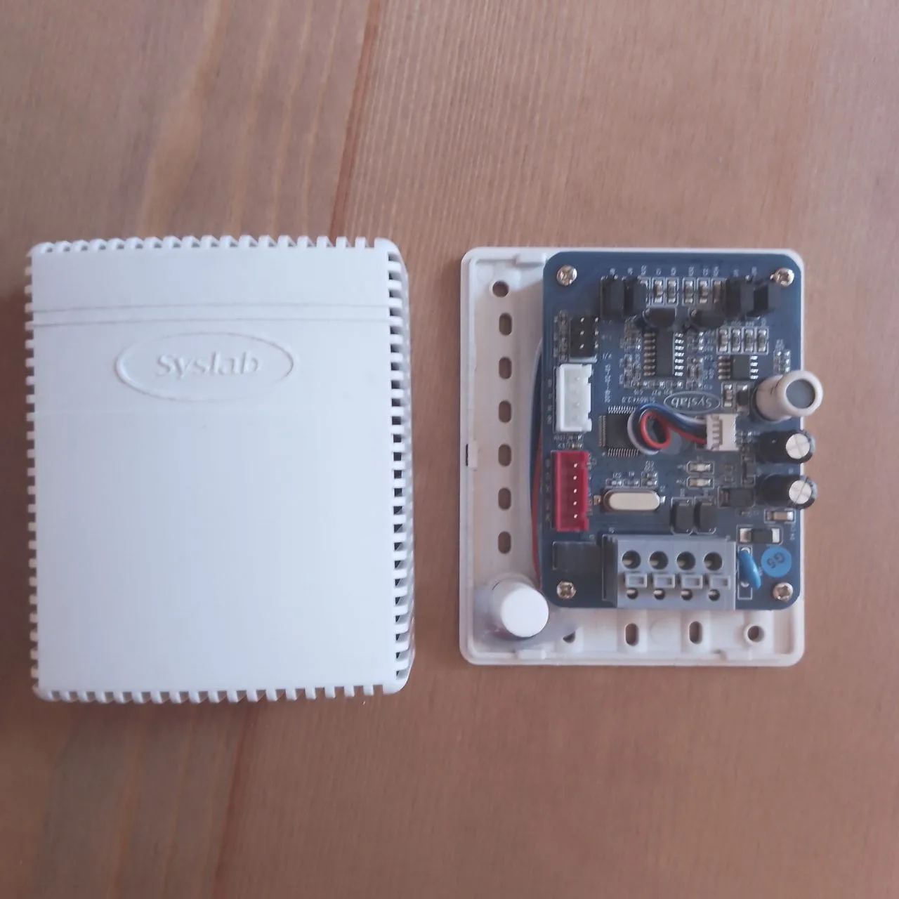 SYSLAB SL180W Wall Mounted Air Conditioning Temperature and Humidity Sensor Transmitter TS168