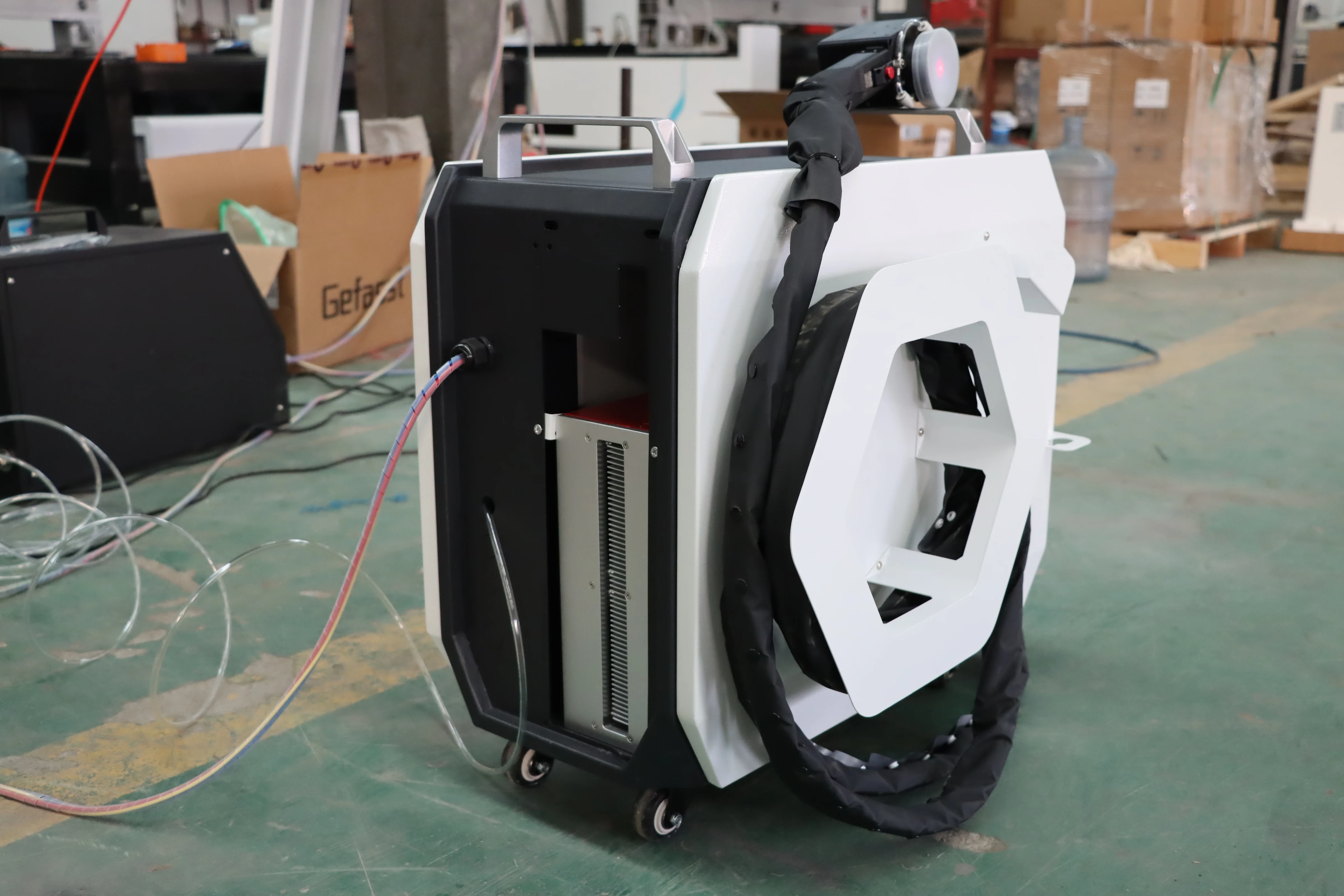 Explosive New Products Portable Pulse Laser Cleaning Machine 100-300W For Mould Metal Surface Paint Rust Remover