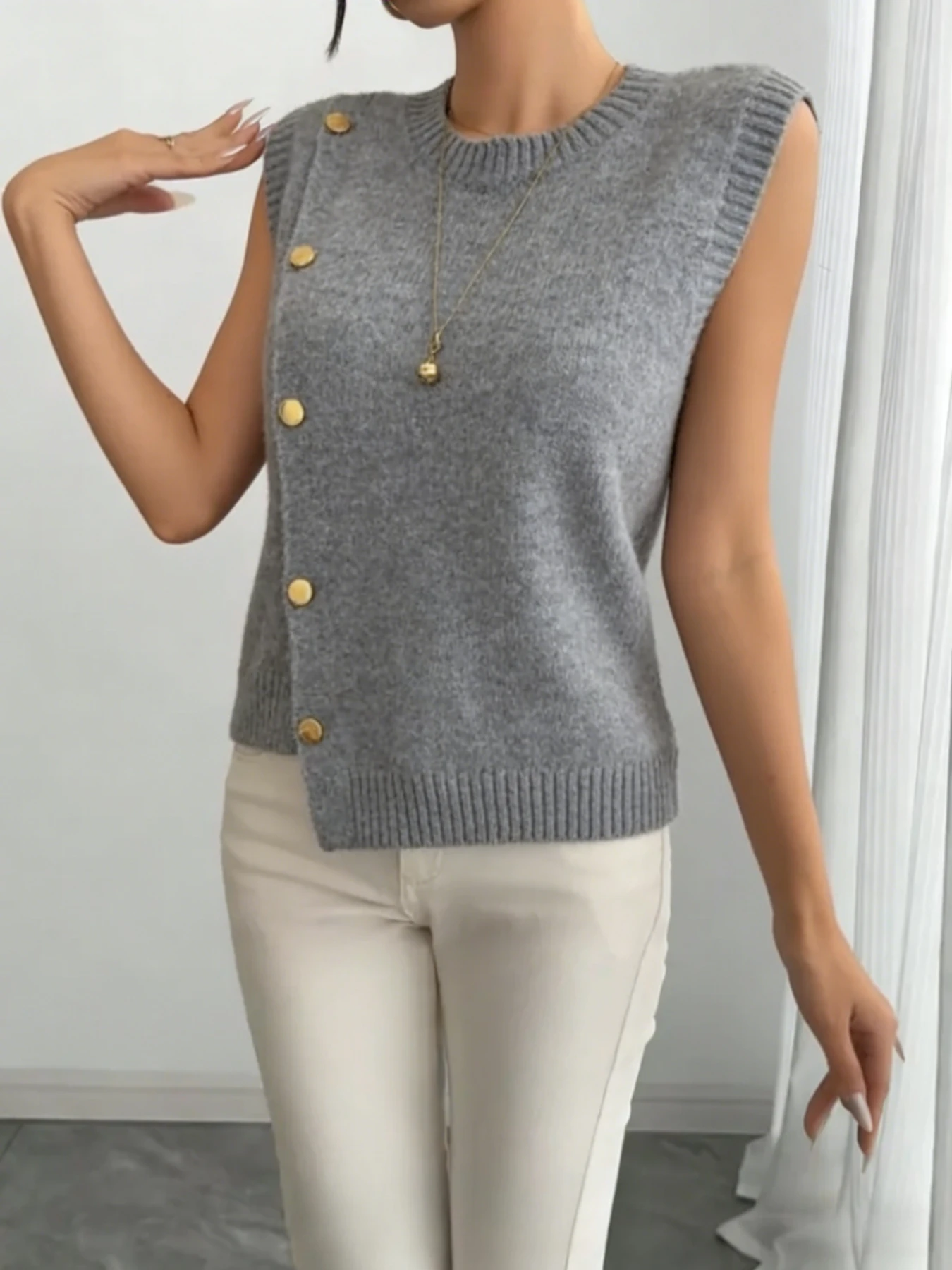 

Women's Grey Asymmetric Button Knit Vest Casual Sleeveless Sweater Vest for Daily Wear