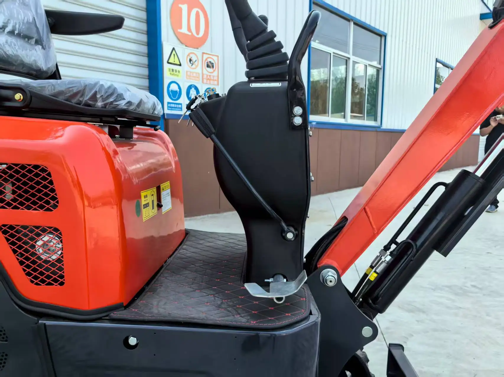 Vendita di escavatori agricoli domestici cingolati con ERUO 5 EPA, macchine durevoli ed efficienti