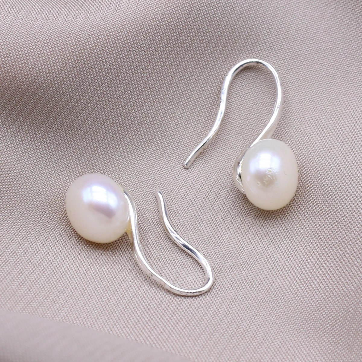 Natural Pearl Flat Round Hoop Earrings White Peari Silver Color For Women Charm Jewelry Trendy Girl Party Wedding Gift