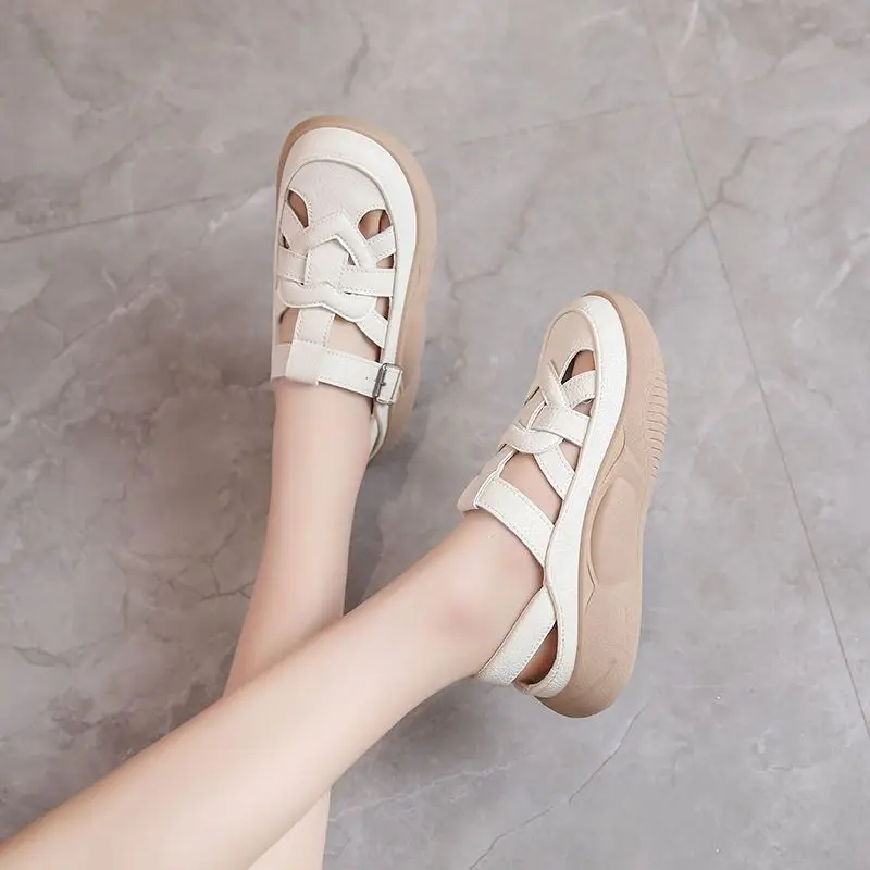 Trendy Baotou Sandals 2025 Summer New Hollow Leisure Breathable Versatile Comfortable Thick Sole Anti Slip Women's Shoes Traf
