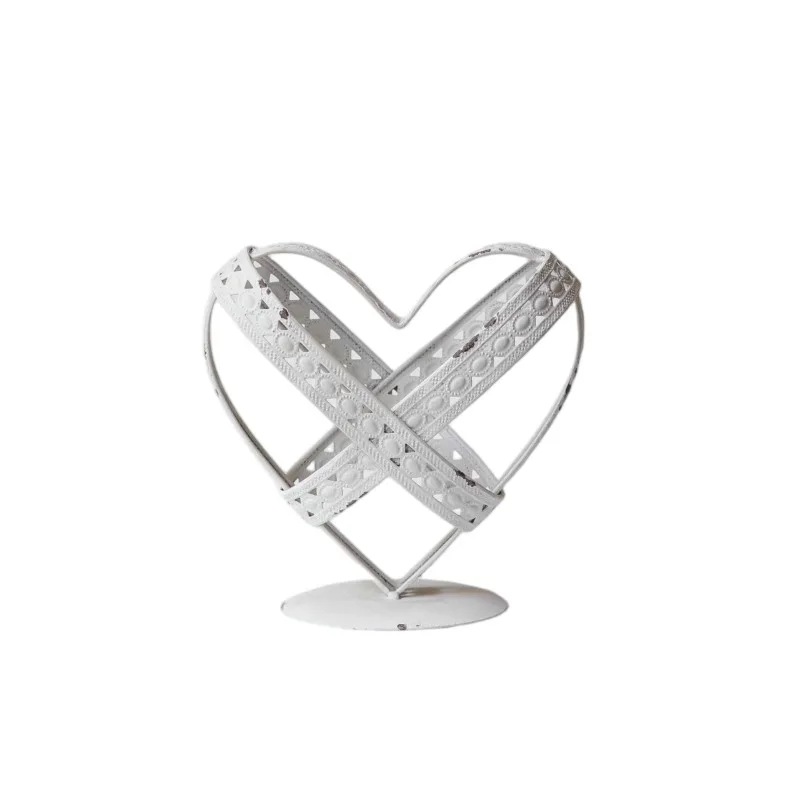 

New American white wrought iron old heart-shaped ornaments, photography props, home furnishing old study decorations
