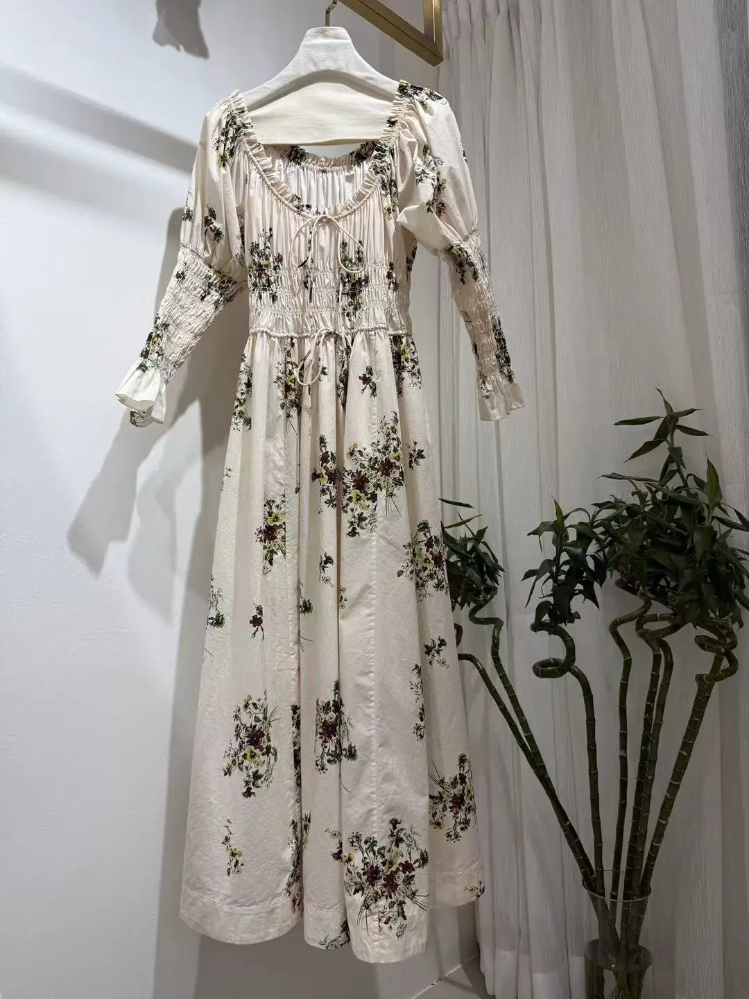 Robe longue en coton pour femmes, imprimé floral, bord à volants, col en U, manches bouffantes, taille élastique, élégante, Vintage
