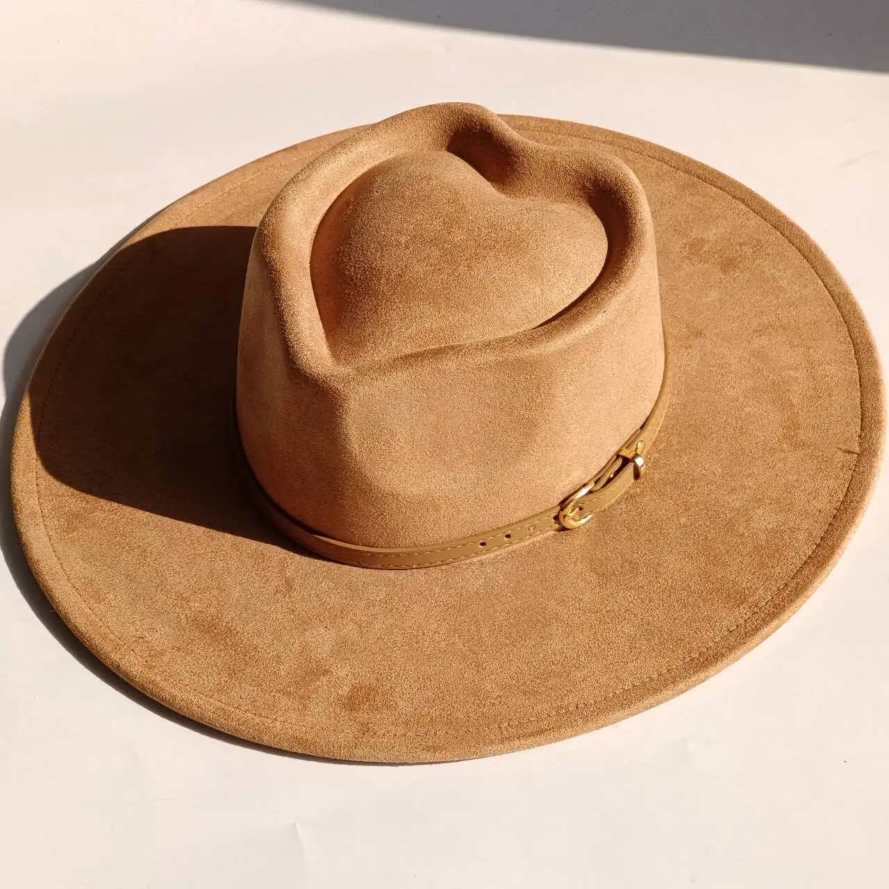 

Шляпа из замши в форме сердца с широкими полями и поясом того же цвета, для мужчин и женщин. Подходит в качестве подарка на День святого Валентина. Сомбреро.