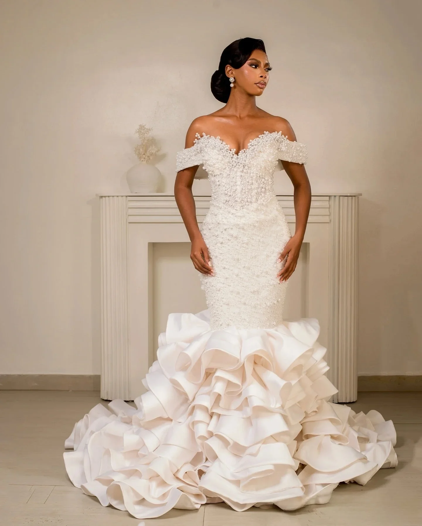 

Luxurious Sparkling Mermaid Pearl Glitter Layered Ruffle Women's Wedding Dress Sexy V-neck Bareback Ball Bridal Dress Customized